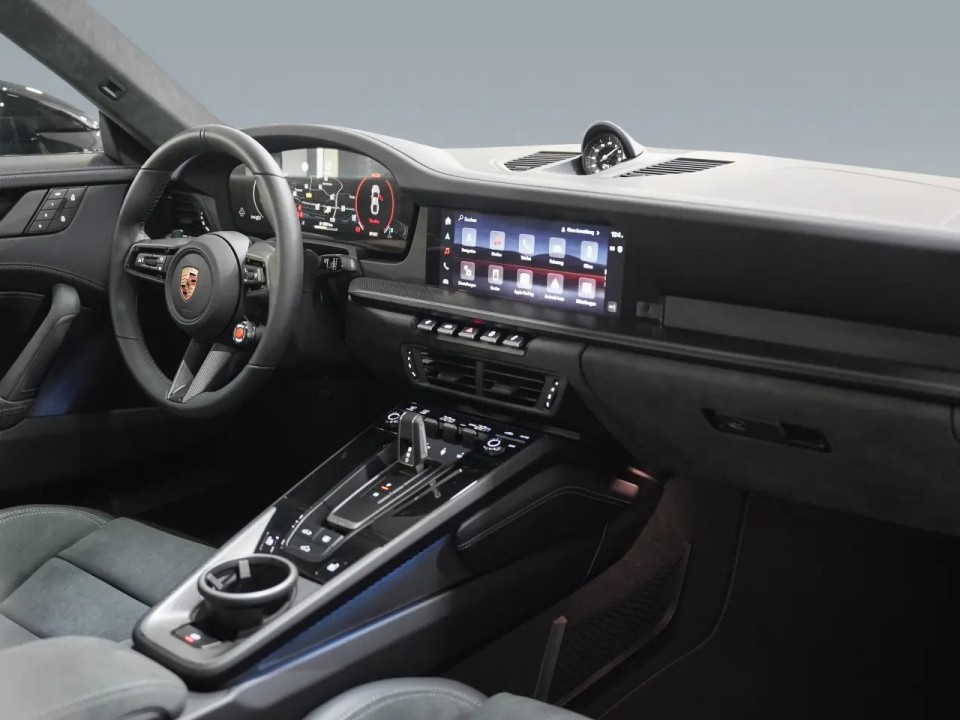 Porsche 911 Carrera 4 GTS - foto 6