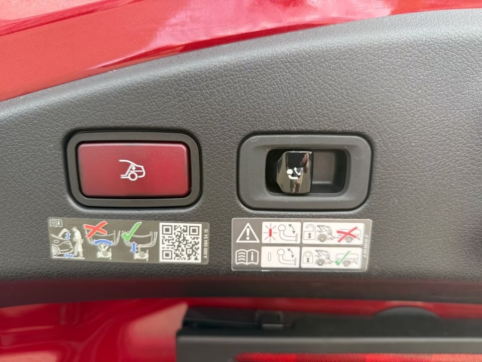 Mercedes-Benz CLE 300 4MATIC Cabrio AMG - foto 16