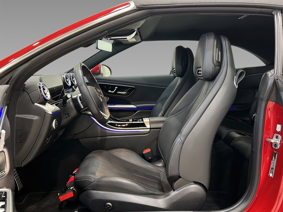 Mercedes-Benz CLE 300 4MATIC Cabrio AMG - foto 7