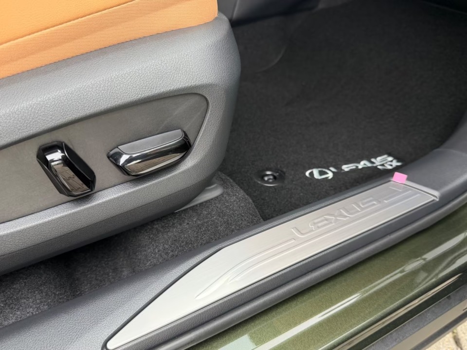 Lexus Seria NX 450h+ Executive - foto 36