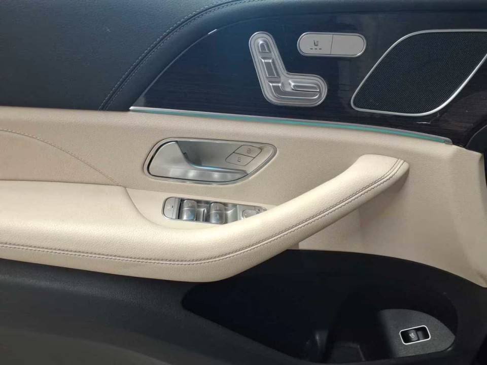 Mercedes-Benz GLE 300d AMG - foto 13