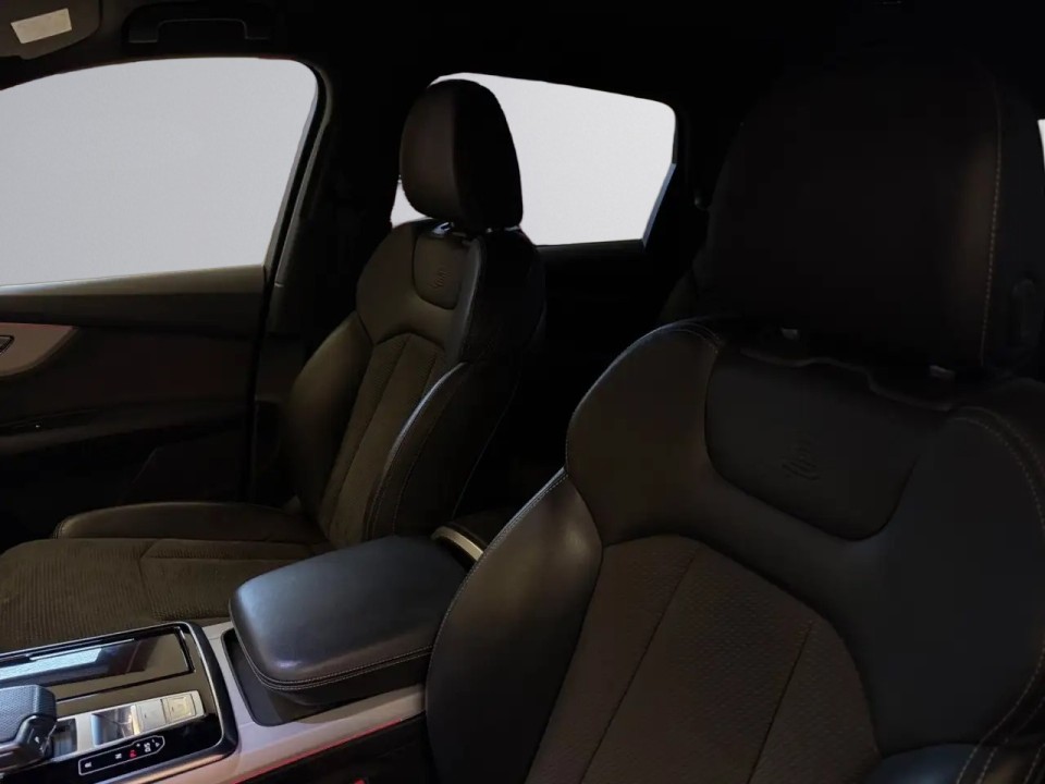 Audi SQ7 - foto 10