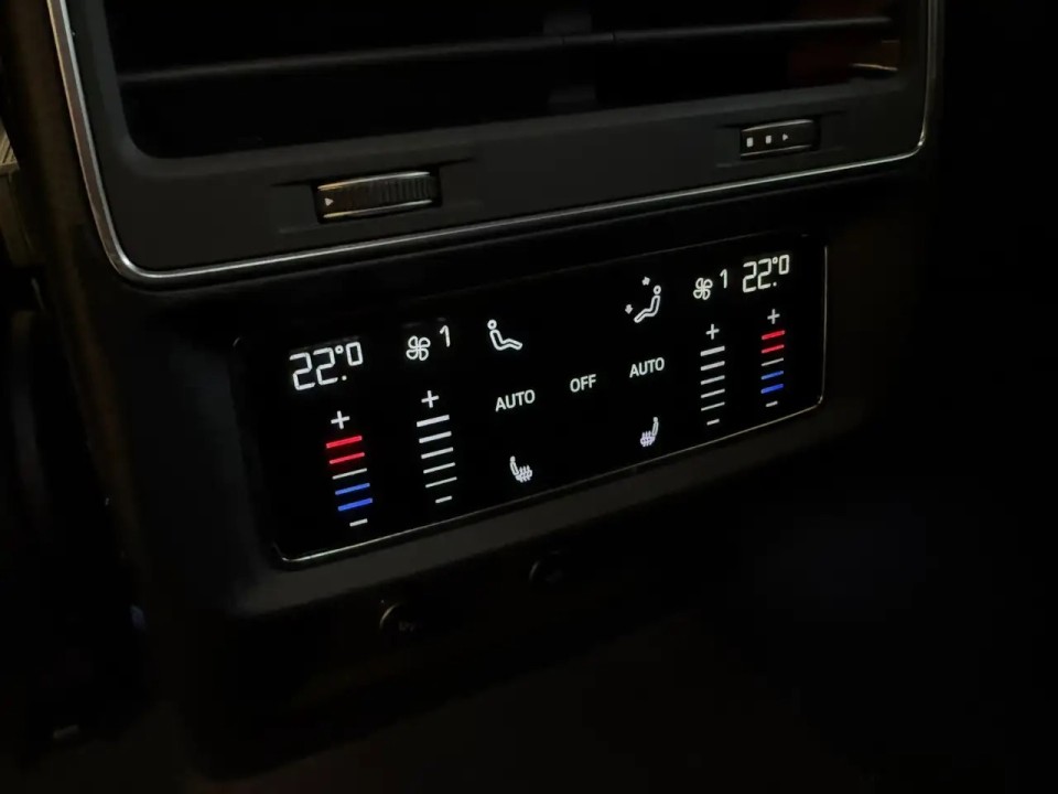 Audi SQ7 - foto 9