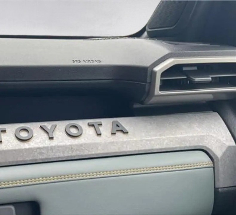Toyota Tacoma - foto 12