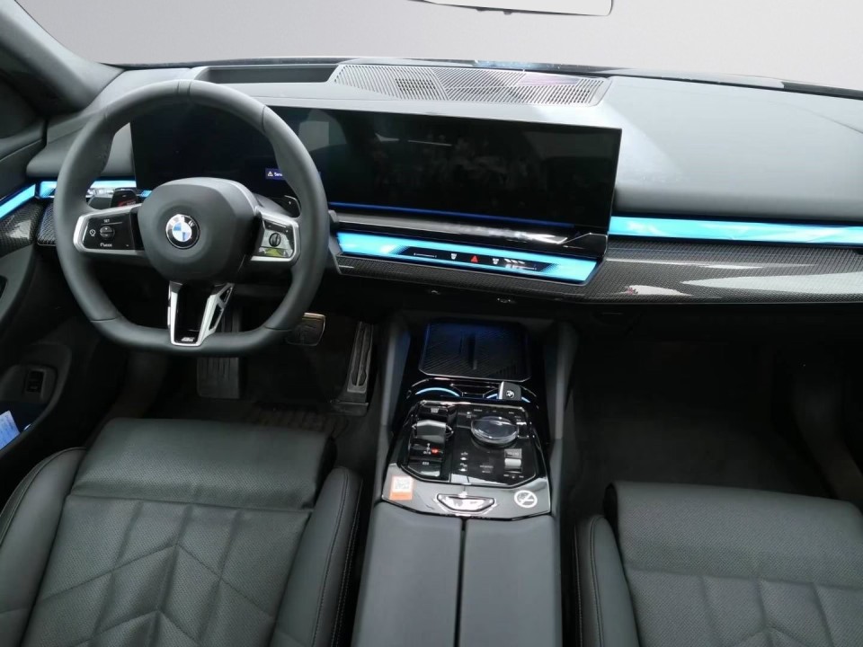 BMW Seria 5 xDrive520d M-Sport (5)