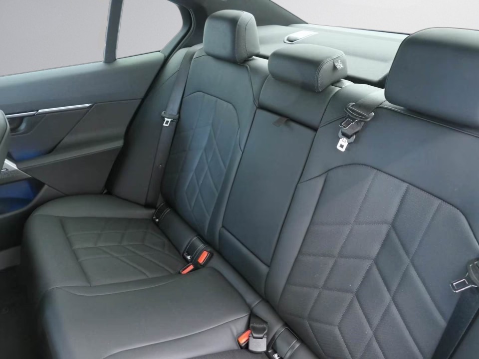 BMW Seria 5 xDrive520d M-Sport - foto 11
