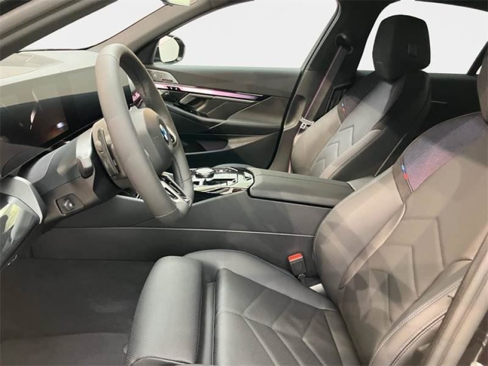 BMW 5 Series 2025 — imagine 18
