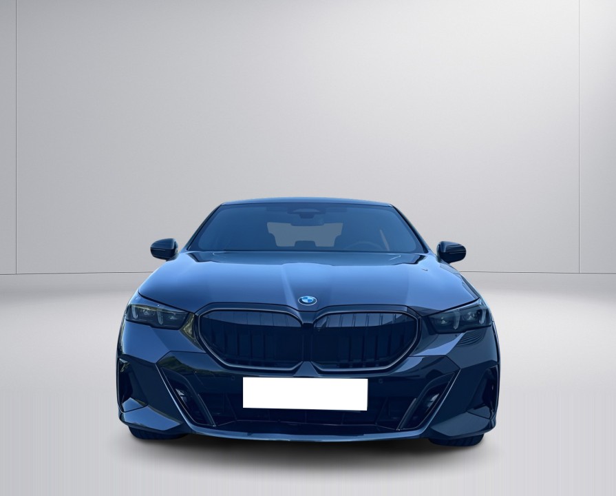 BMW 5 Series 2025 — imagine 2