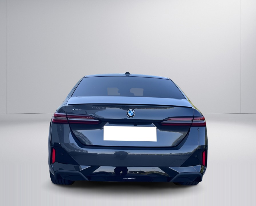 BMW 5 Series 2025 — imagine 5