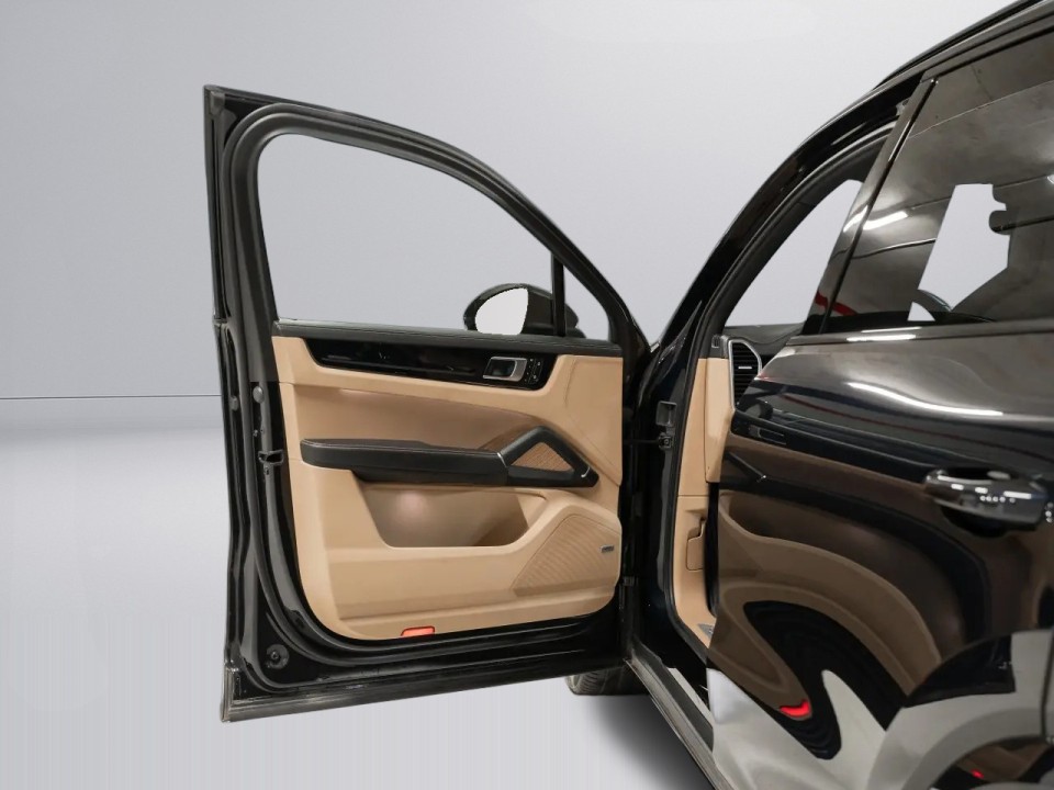 Porsche Cayenne Platinum Edition - foto 24