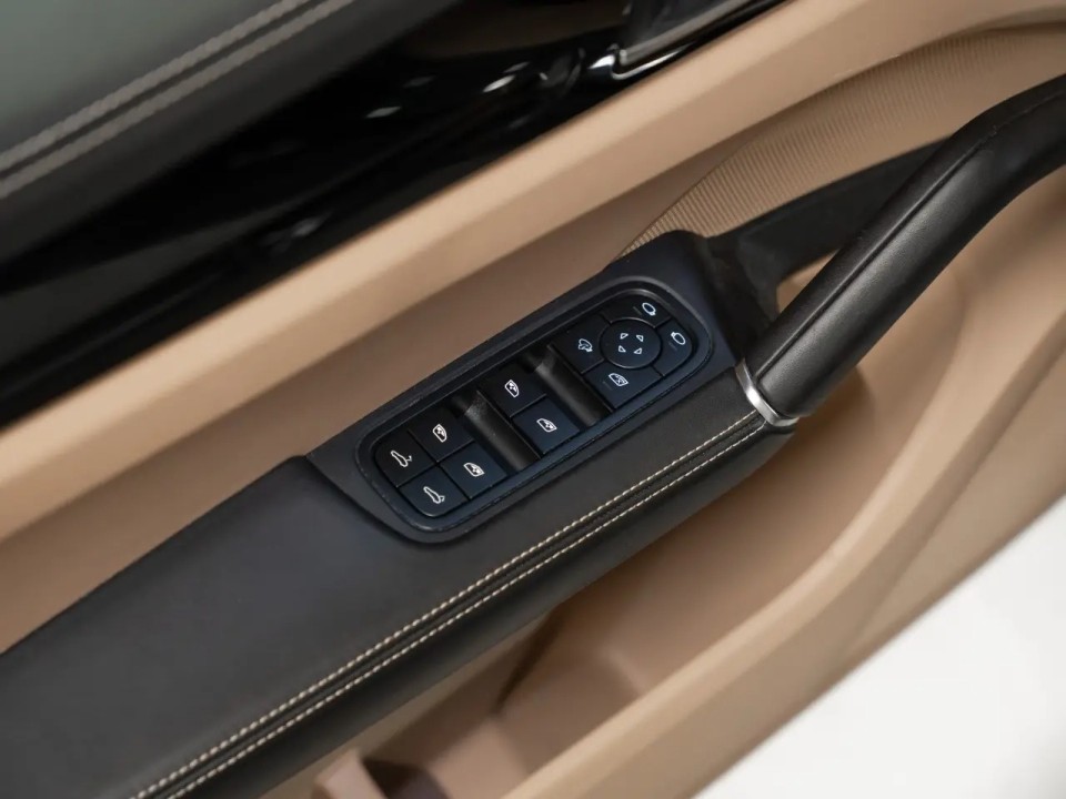 Porsche Cayenne Platinum Edition - foto 25