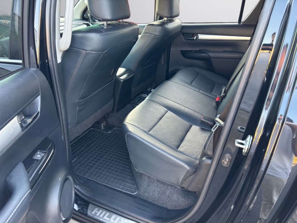Toyota Hilux Double Cab Executive - foto 18