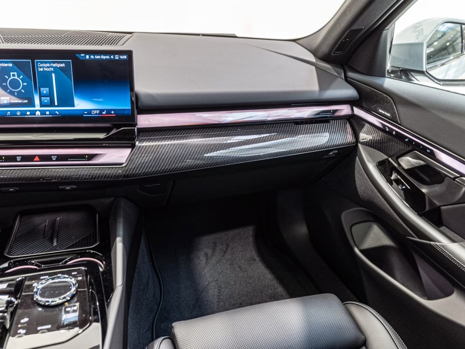 BMW Seria 5 520d xDrive M-Sport - foto 21