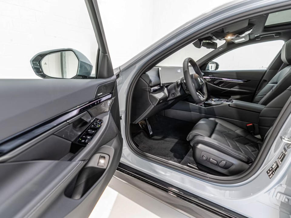 BMW Seria 5 520d xDrive M-Sport - foto 14