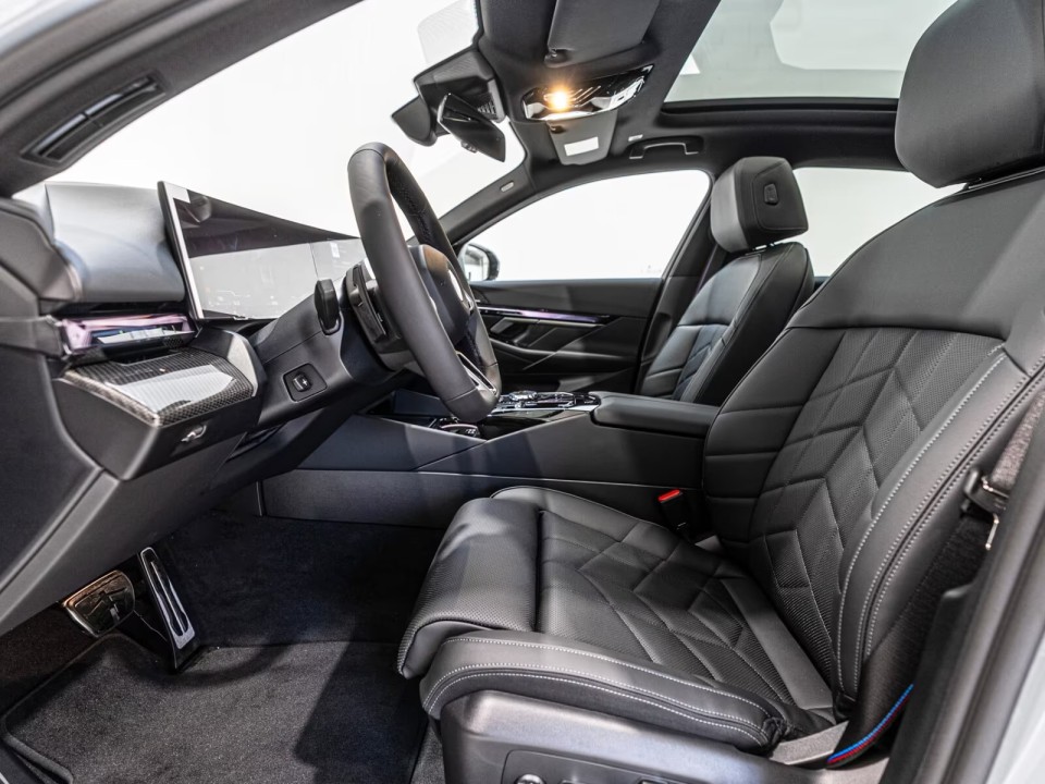 BMW Seria 5 520d xDrive M-Sport - foto 13