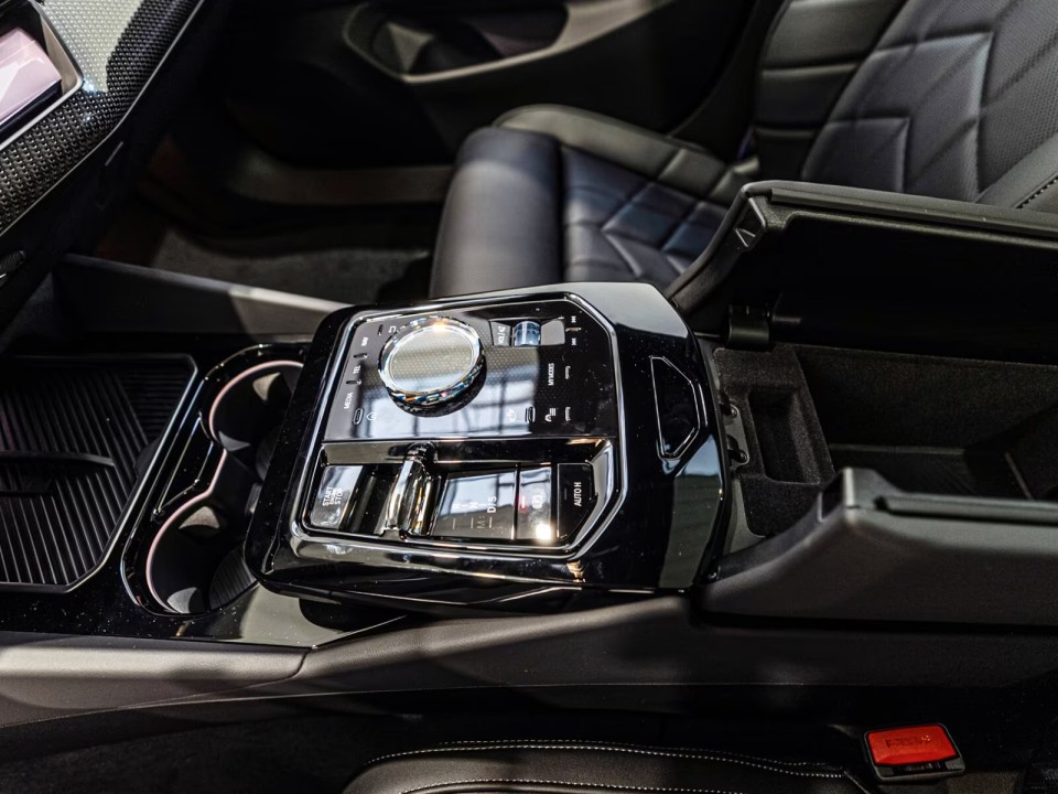BMW Seria 5 520d xDrive M-Sport - foto 19