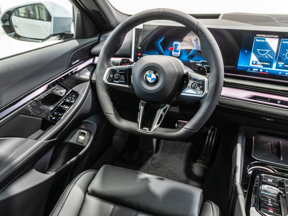 BMW Seria 5 520d xDrive M-Sport - foto 11