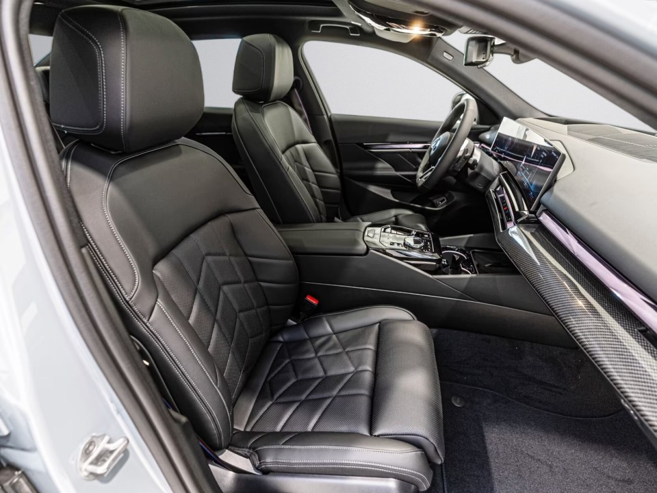 BMW Seria 5 520d xDrive M-Sport - foto 16