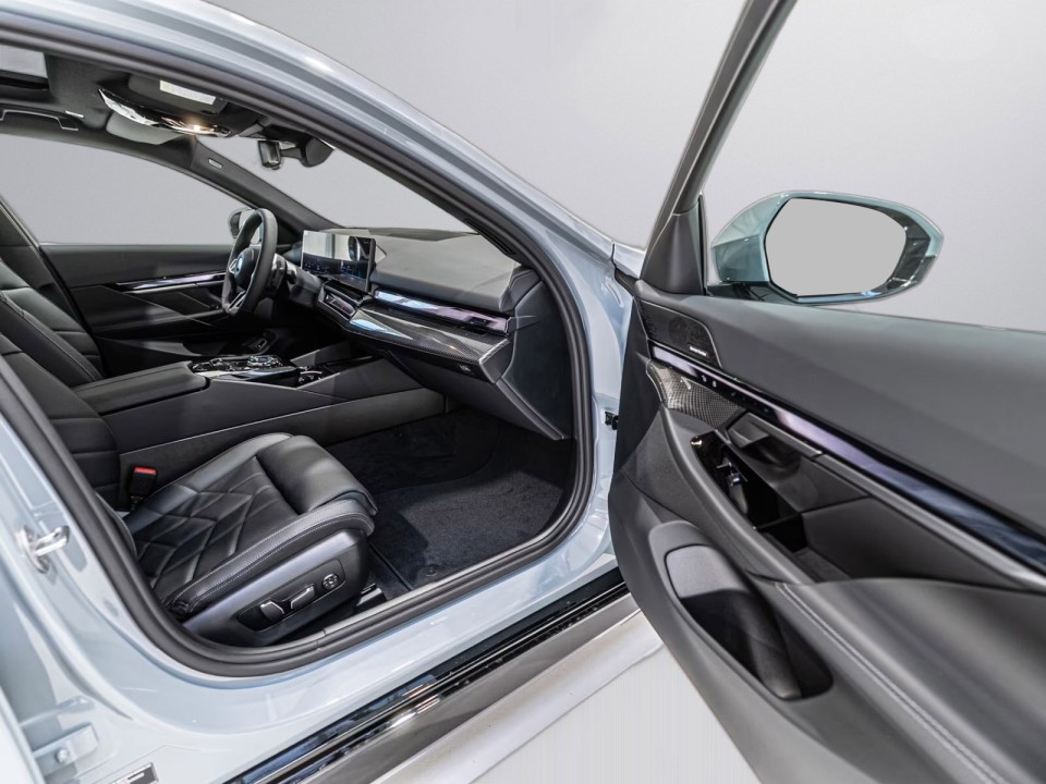BMW Seria 5 520d xDrive M-Sport - foto 15