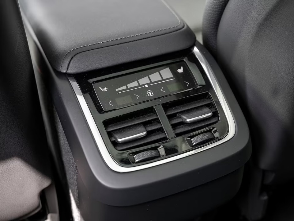 Volvo XC 60 B5 AWD Ultra Dark - foto 17