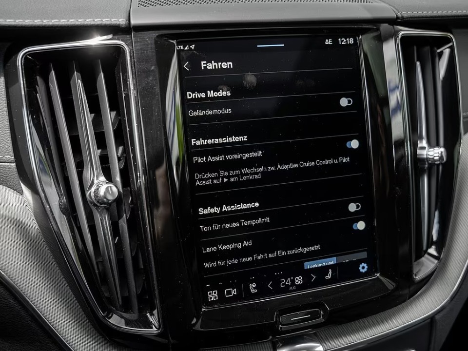 Volvo XC 60 B5 AWD Ultra Dark - foto 12