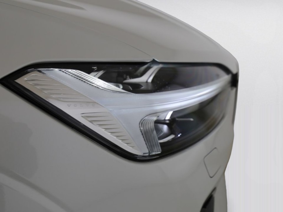 Volvo XC 60 Plus Dark Recharge - foto 12