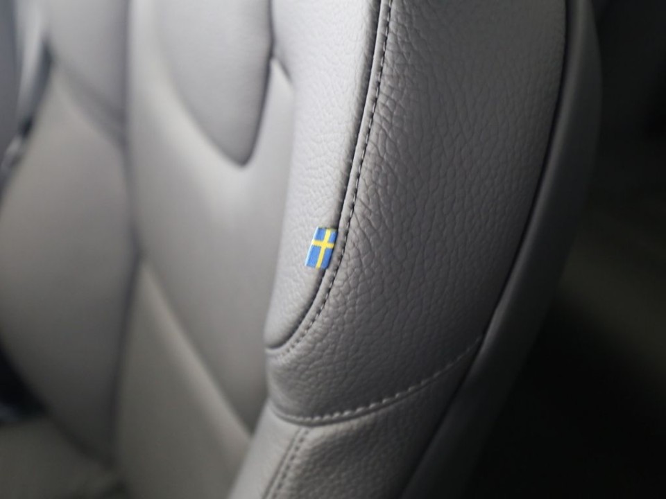 Volvo XC 60 Plus Dark Recharge - foto 9