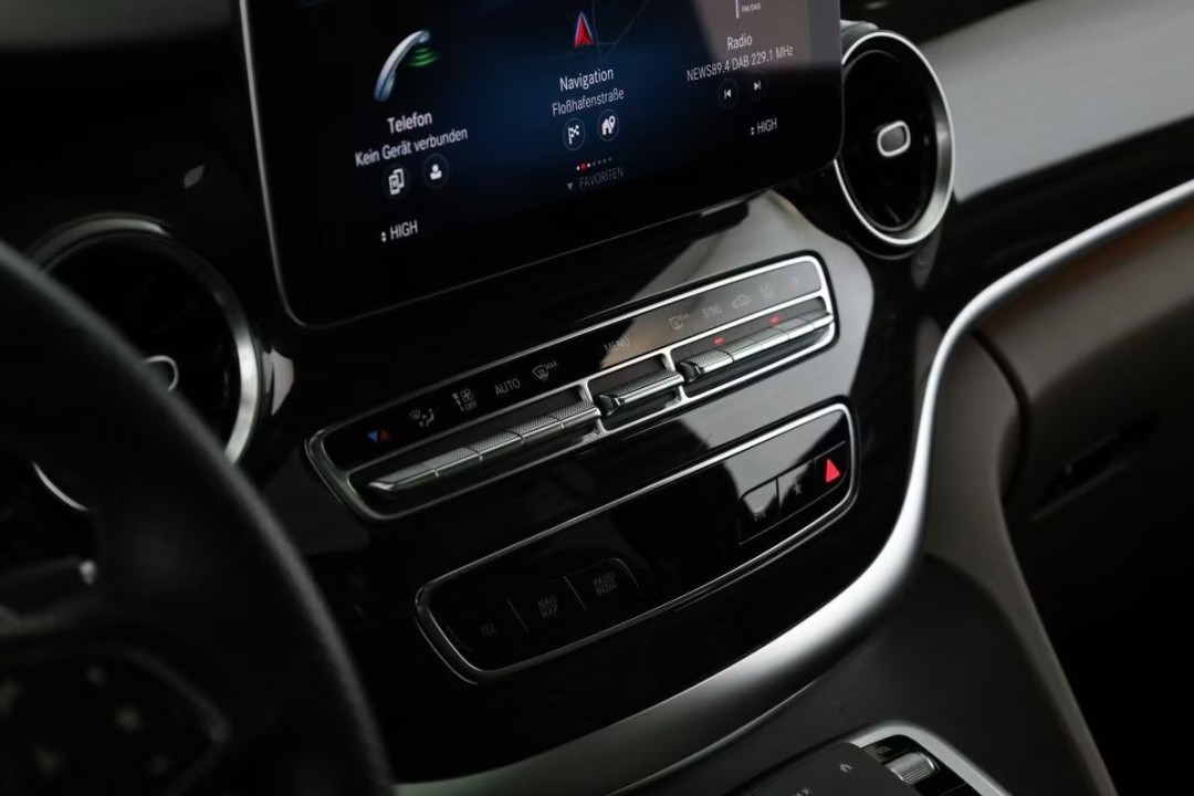 Mercedes-Benz V 300d 4MATIC AMG - foto 19