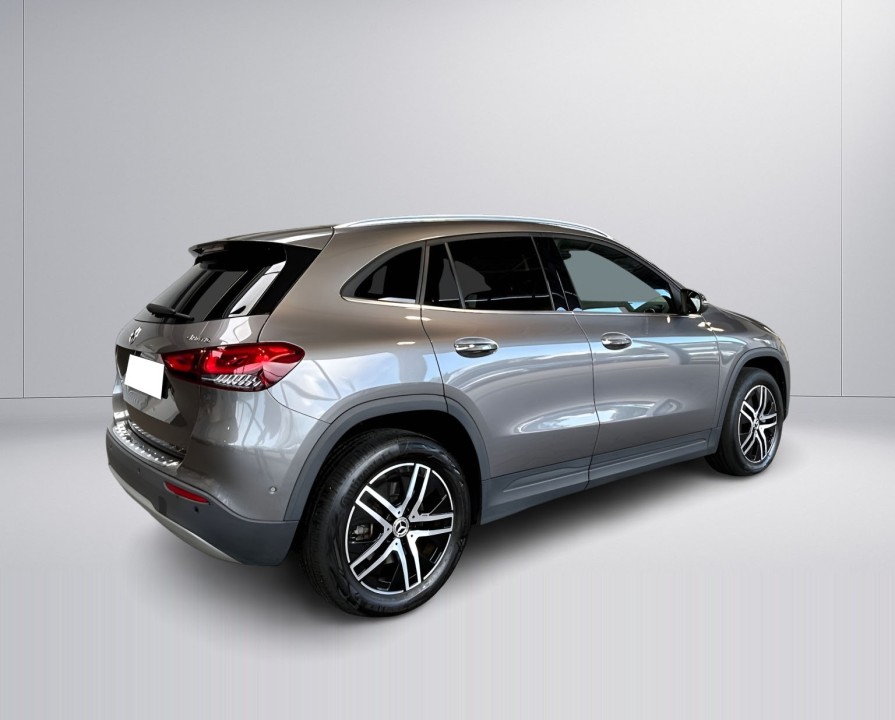 Mercedes-Benz GLA 250 4MATIC (4)