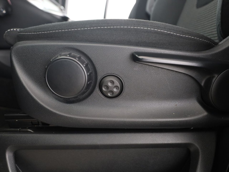 Mercedes-Benz V 300d 4MATIC AMG - foto 17