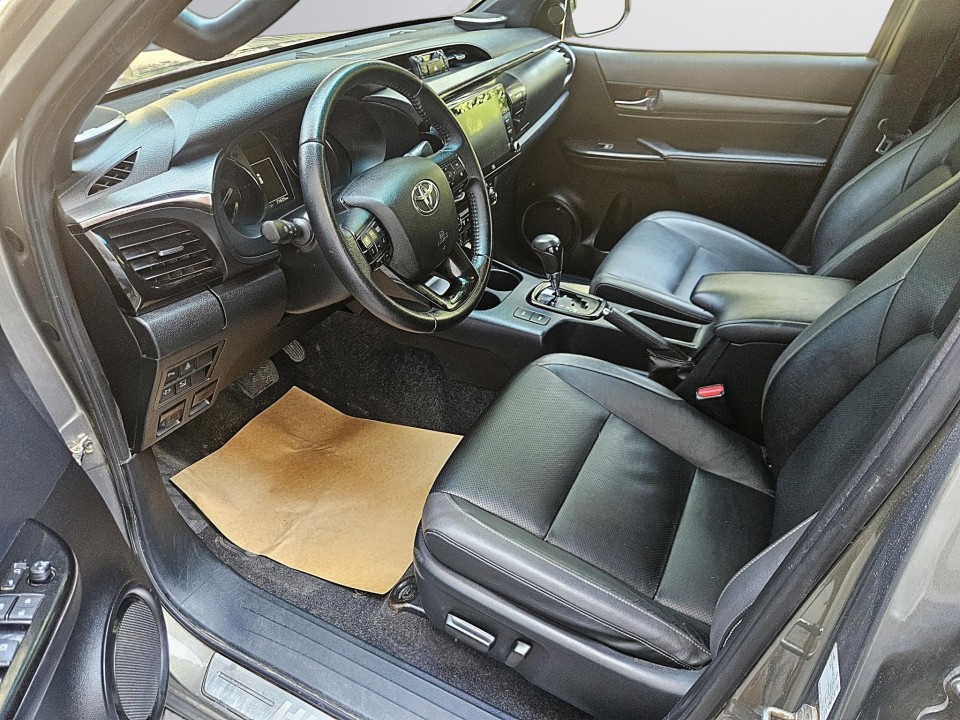 Toyota Hilux 2.8D Invincible - foto 7