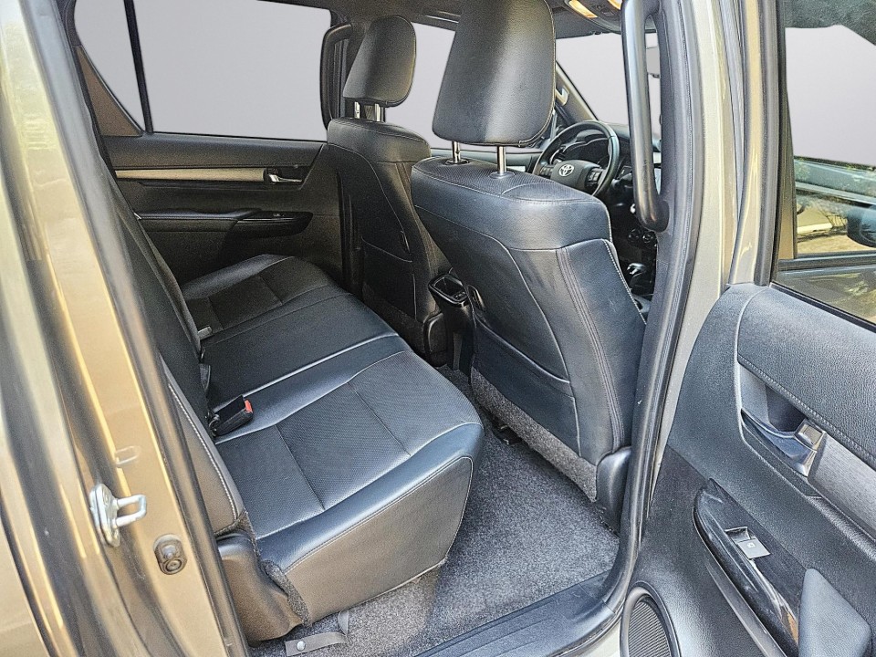 Toyota Hilux 2.8D Invincible - foto 10