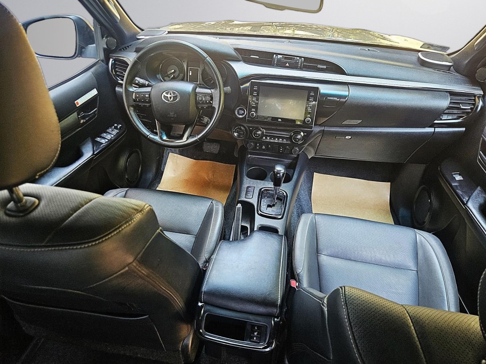 Toyota Hilux 2.8D Invincible - foto 6
