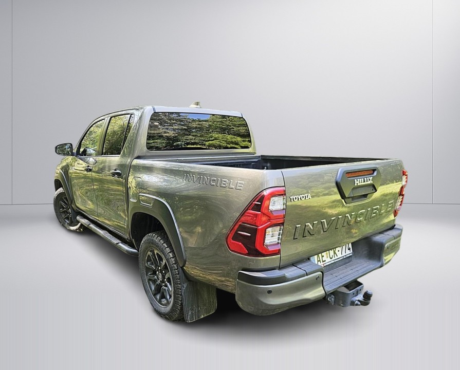 Toyota Hilux 2.8D Invincible (4)