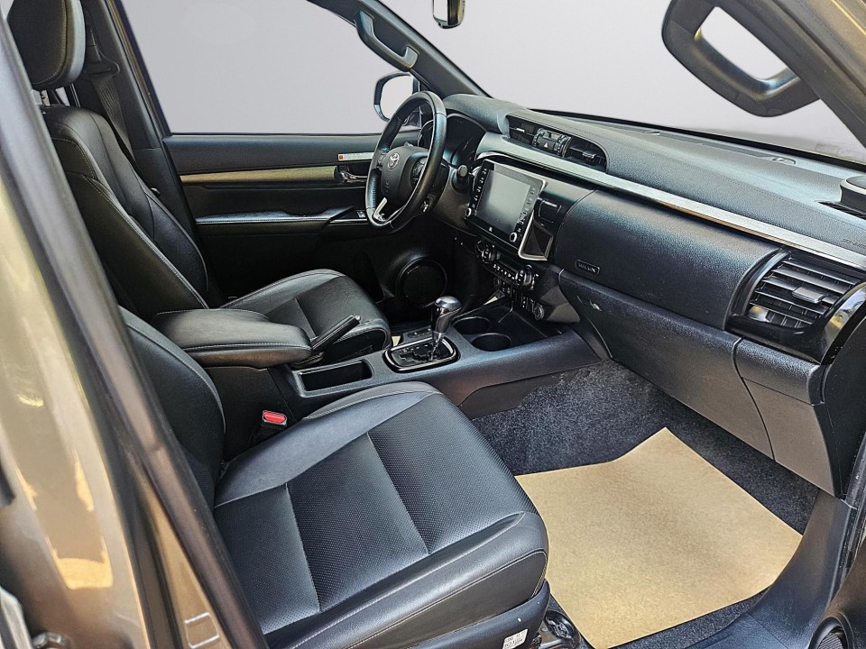 Toyota Hilux 2.8D Invincible - foto 9