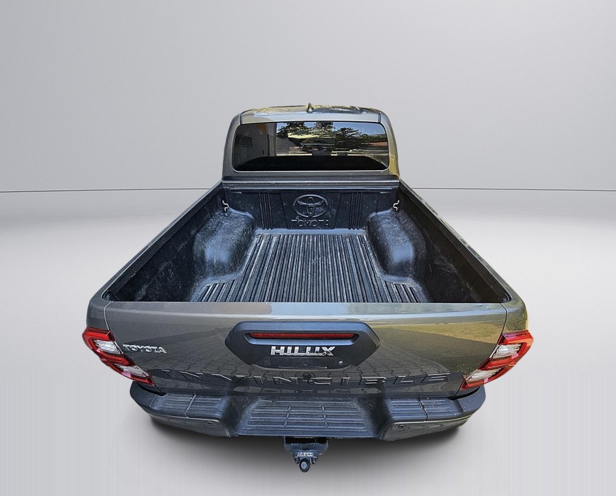 Toyota Hilux 2.8D Invincible (3)