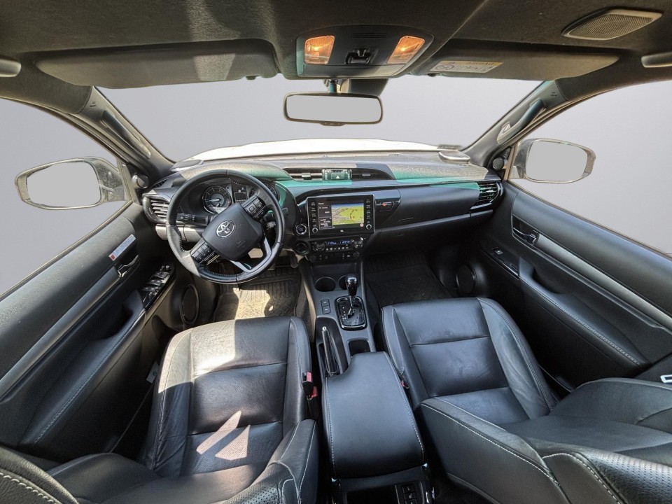 Toyota Hilux 2.8D Invincible (3)