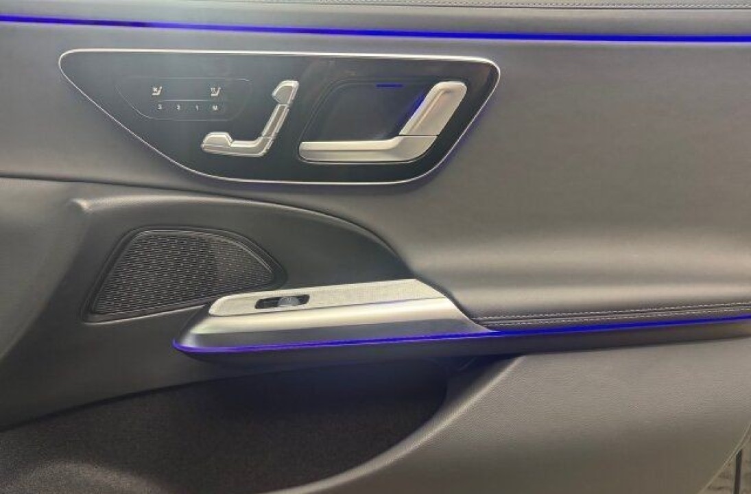 Mercedes-Benz E AMG 53 4MATIC+ - foto 15
