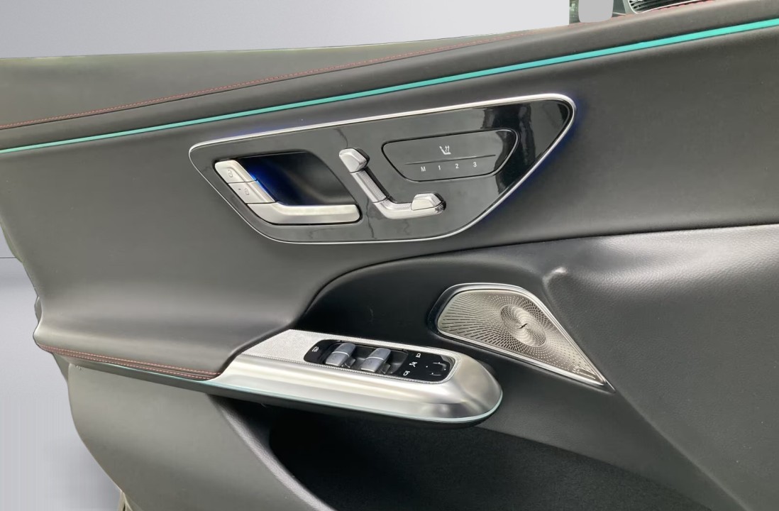 Mercedes-Benz E AMG 53 4MATIC+ - foto 17