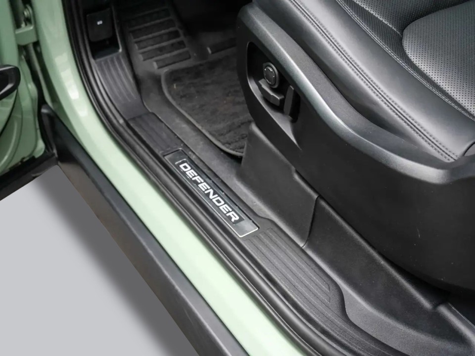Land Rover Defender D300 75th Limited Edition - foto 14