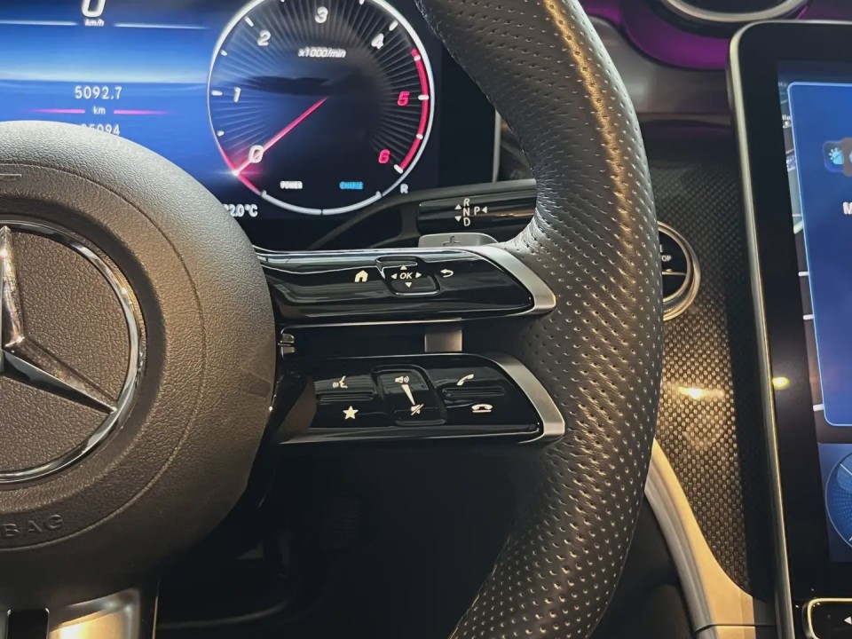 Mercedes-Benz GLC 220 AMG - foto 17