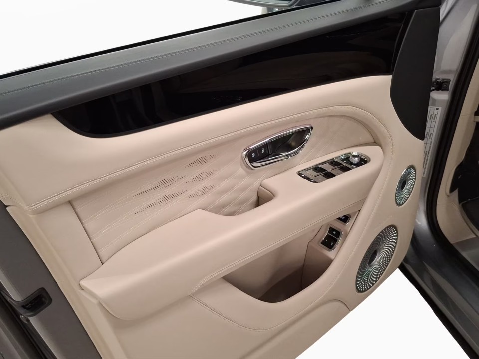 Bentley Bentayga Atelier Edition - foto 11