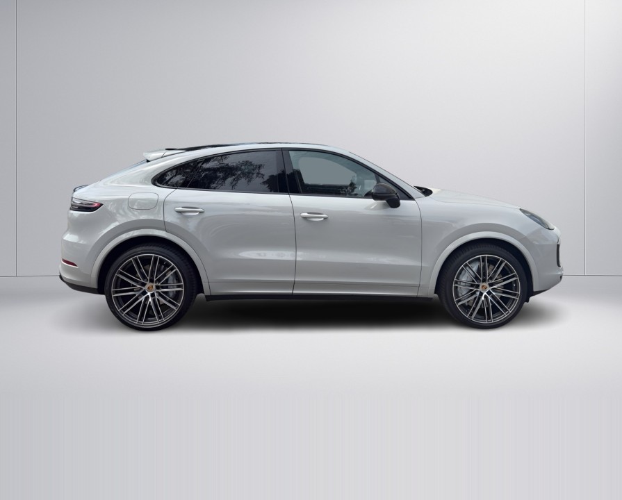 Porsche Cayenne Coupe Turbo (2)