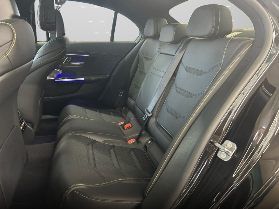 Mercedes-Benz C 63 AMG 4MATIC - foto 17