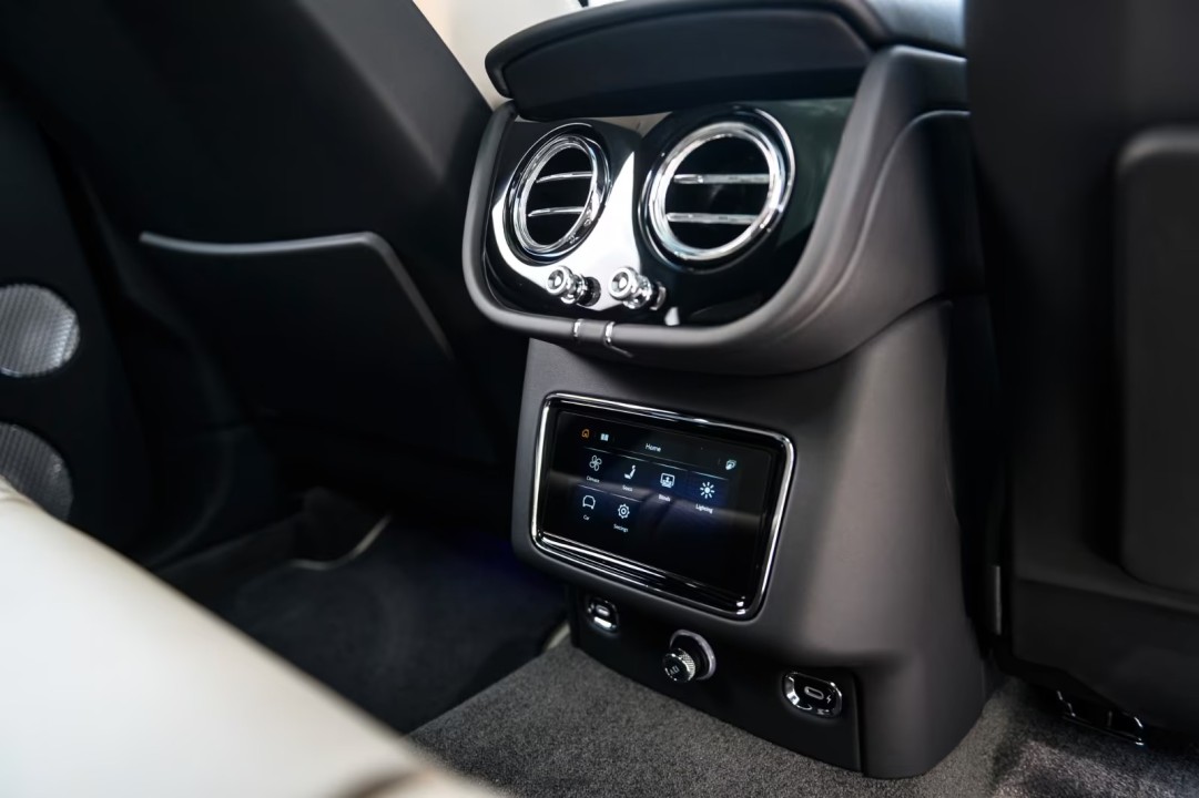 Bentley Bentayga Azure - foto 12