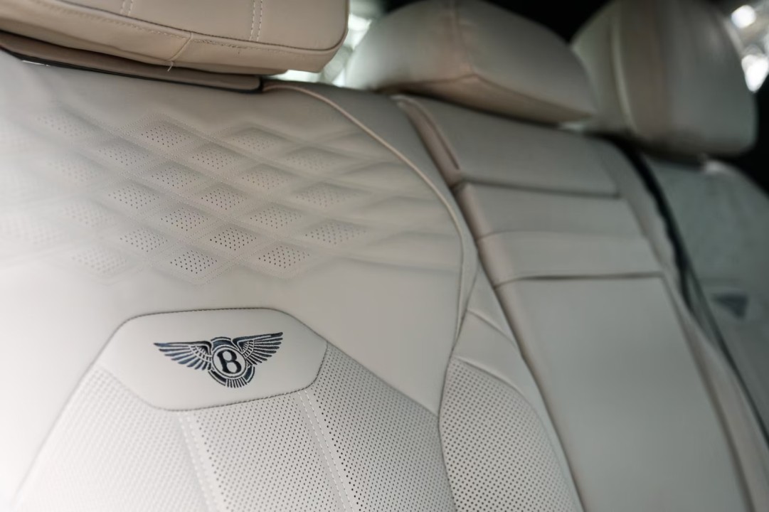 Bentley Bentayga Azure - foto 13