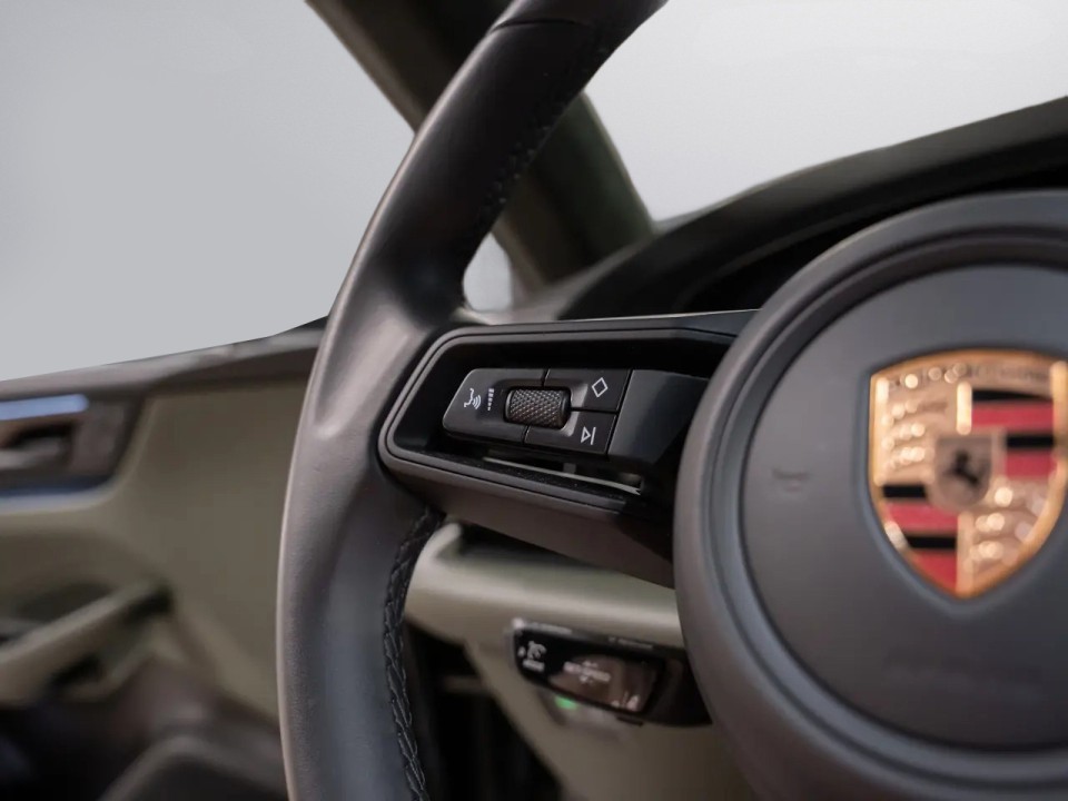 PORSCHE Macan 2024 — imagine 16