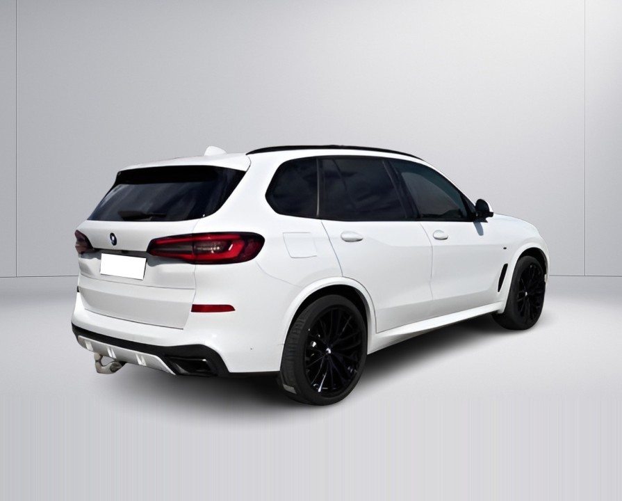 BMW X5 M50i (3)