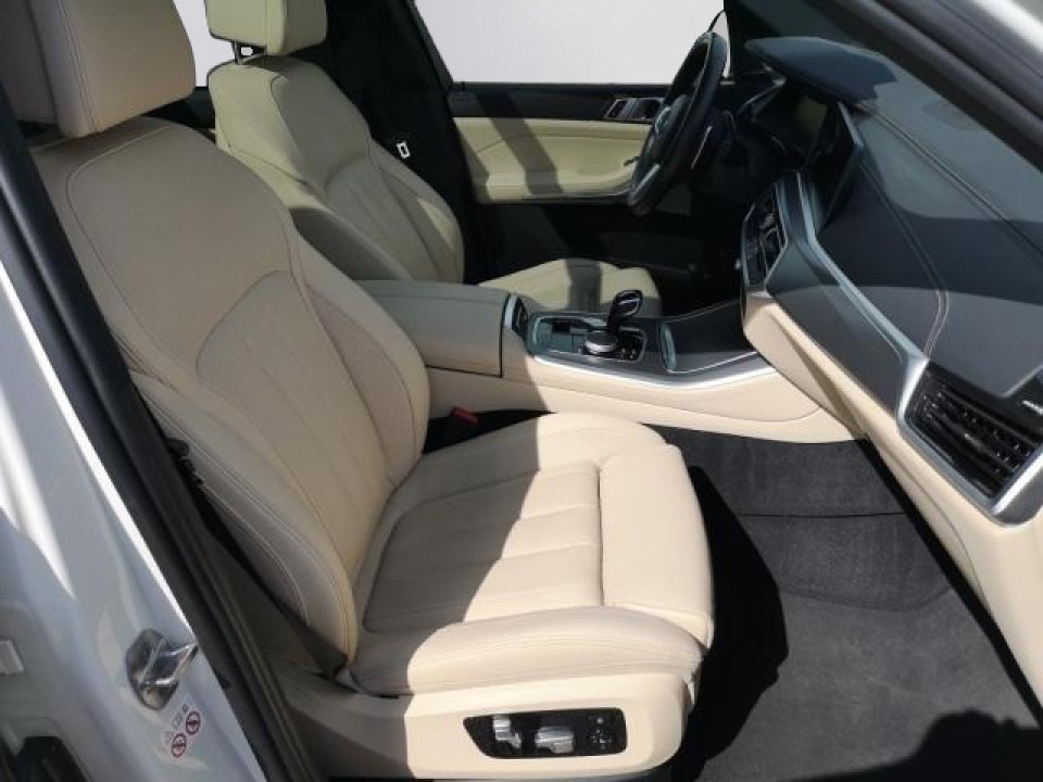 BMW X5 M50i - foto 12