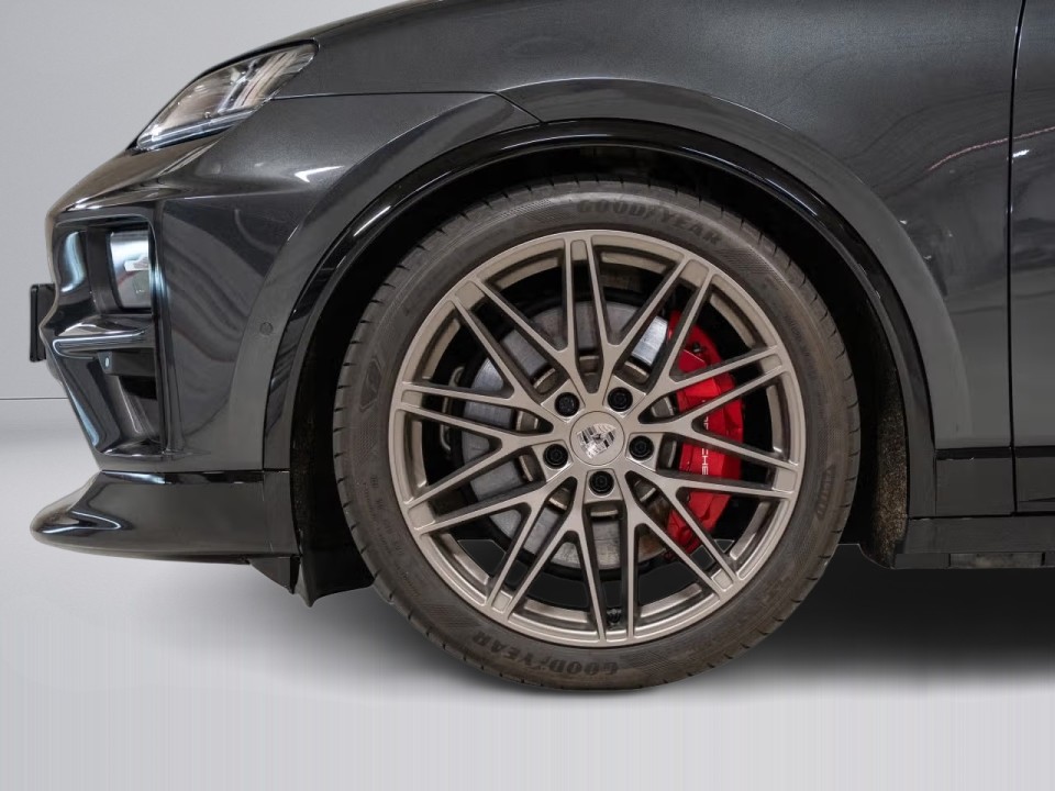 Porsche Macan Turbo - foto 34
